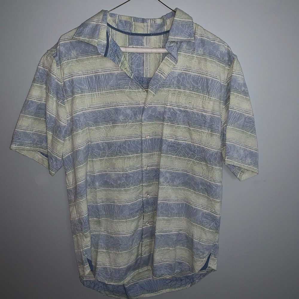 Size M Tommy Bahama Short Sleeve Button Down Shirt